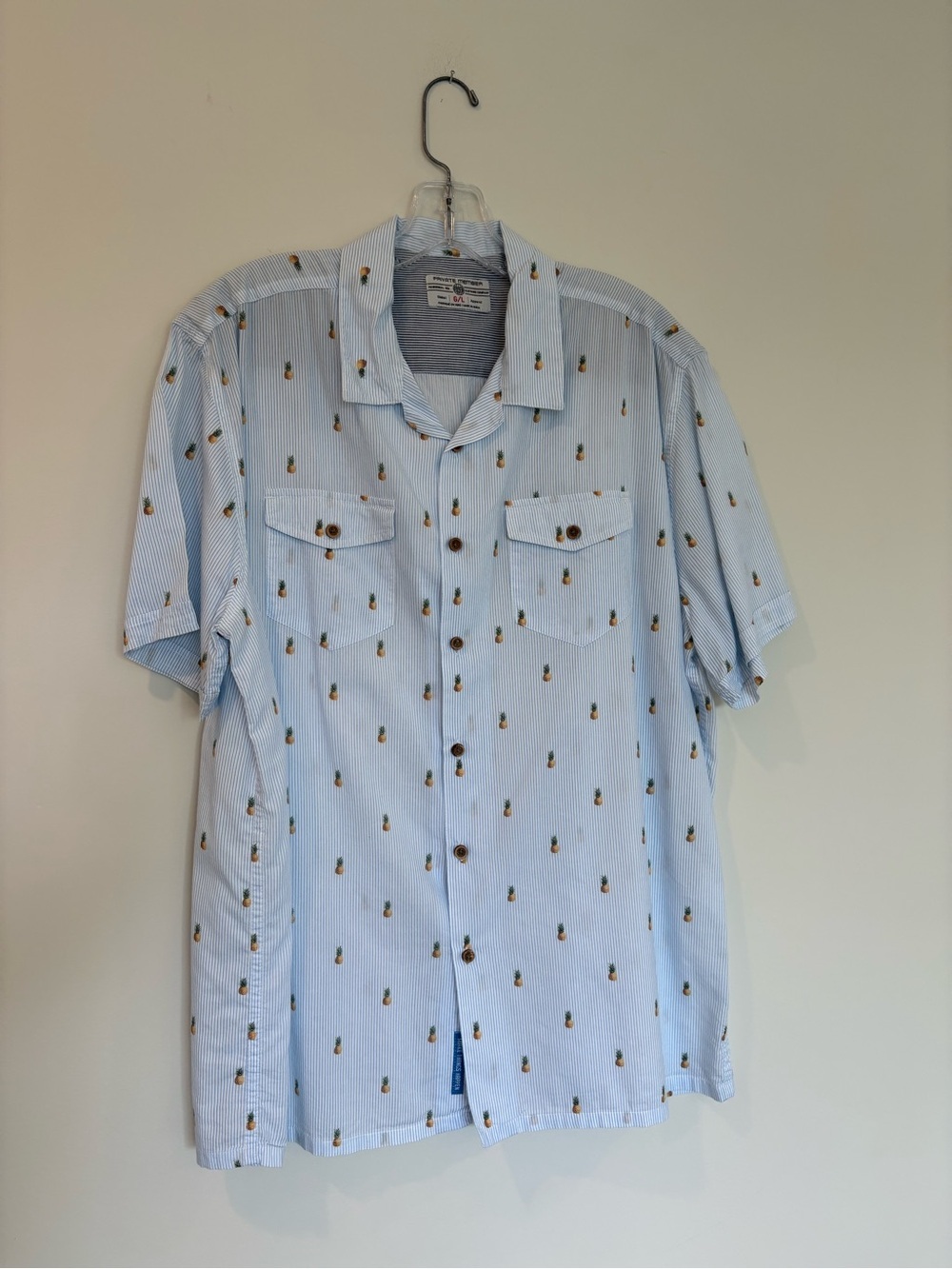 Casual Light Blue Short-Sleeve Button-Down Shirt with Pineapple Motif